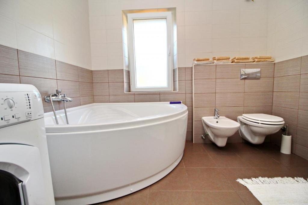 Apartment Lucija فيلا لوكا المظهر الخارجي الصورة