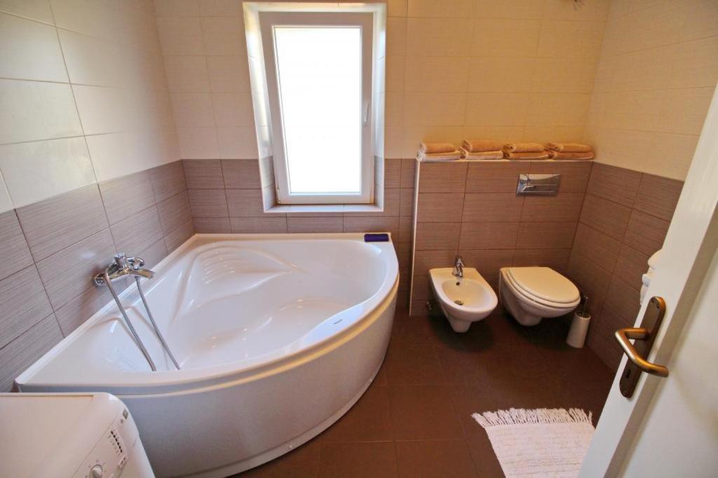 Apartment Lucija فيلا لوكا المظهر الخارجي الصورة