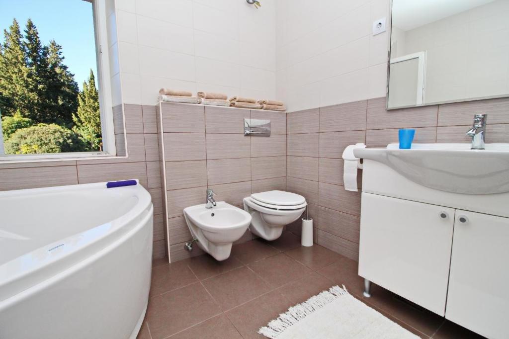 Apartment Lucija فيلا لوكا المظهر الخارجي الصورة