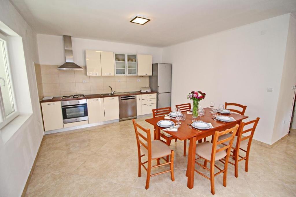Apartment Lucija فيلا لوكا المظهر الخارجي الصورة